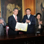 LF fue condecorado con la Orden del Fundador al Mérito Político y de Gobierno