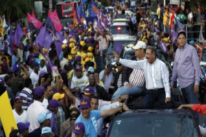 Danilo encabeza marcha caravana en el Distrito Nacional
