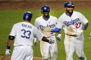 Los Dodgers entregan contratos sin garantía a 15 jugadores