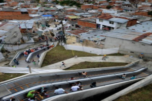 Medellín tiene las primeras escaleras eléctricas del mundo para movilidad urbana