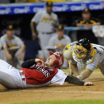 Águilas vencen Leones y continúan en primero