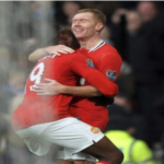 Scholes vuelve de su retiro para acercar al Manchester United al liderato