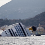 Costa Cruceros suspende al capitán del crucero, acompañado en el naufragio por una misteriosa joven
