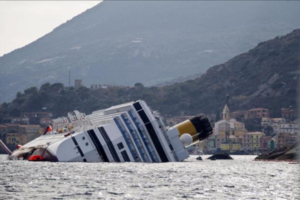 Costa Cruceros suspende al capitán del crucero, acompañado en el naufragio por una misteriosa joven