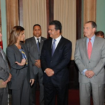 Fernández sugiere a industriales trabajar junto a gobiernos