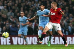 Scholes, media hora sobre el campo en su regreso al United