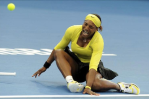 Serena Willams vence pero se retira del torneo por una lesión en el tobillo