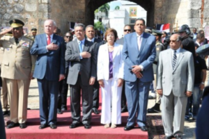 Jefe de Estado encabeza ceremonia en homenaje a la Bandera Nacional