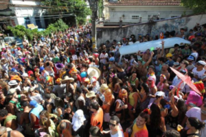 Brasil se entrega al frenesí del carnaval con millones de personas de fiesta