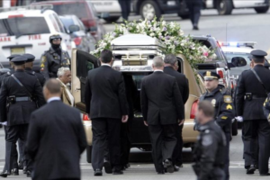 Whitney Houston descansará en el cementerio de Nueva Jersey junto a su padre