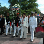 Aduanas deposita ofrenda floral en el Altar de la Patria
