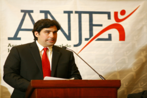 ANJE presenta a Danilo propuesta “Debate Presidencial 2012”