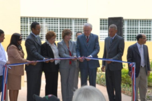 Autoridades entregan remodelación liceo politécnico en Pedernales