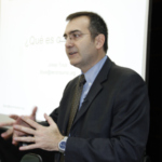 Exhorta a empresarios a mejorar mercados de productos