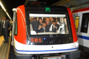 Fernández realiza recorrido de prueba en Segunda Línea del Metro de Santo Domingo