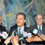 Fernández asiste a presentación ncolección digital del historiador Bernardo Vega