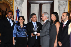 Mandatario entrega Premio Nacional a la Calidad 2011