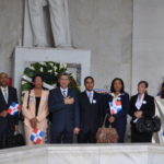 Por Mes de la Patria Capgefi deposita ofrenda floral