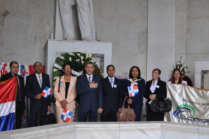 Por Mes de la Patria Capgefi deposita ofrenda floral