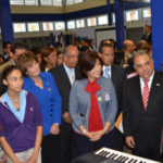 Indotel entrega a Minerd carpetas con materiales didácticos sobre Internet Segura