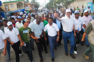 Dirigente reformista Héctor Marte se integra a marcha del PRD en Los Alcarrizos