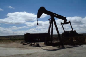 El crudo de Texas sube un 2.52% y cierra en US$105.84 por barril