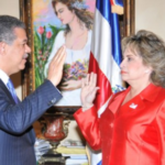 Fernández juramenta a Alexandra Izquierdo como directora de ProIndustria