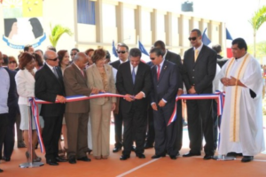 Fernández preside inauguración de Liceo en Estebania, Azua