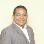 Carlos Santana cerca de obtener Casandra 2012 en categoría Locutor del Año