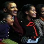 Obama se declara «totalmente a favor de las mujeres» porque «vive con mucha