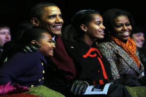 Obama se declara «totalmente a favor de las mujeres» porque «vive con mucha