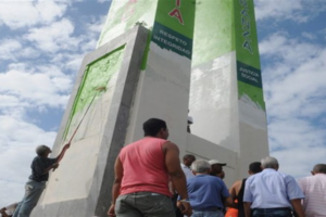 Consejo de regidores ADN califica de vandálica la acción de pintar de blanco el “obelisco hembra”