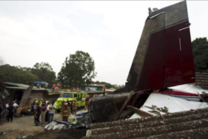 Al menos tres muertos al caer una avioneta en un zoológico de Ciudad de Guatemala