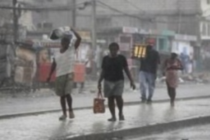 Diez muertos y 7,600 familias damnificadas causan las lluvias en Haití