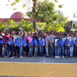 EGEHID entrega útiles escolares a estudiantes de nueve escuelas de Los Cacaos y Los Quemados