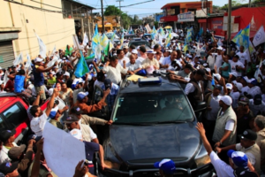 Hipólito Mejía recibe gran apoyo en recorrido por barrios de la zona norte del DN