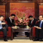 Santos concluyó su viaje oficial a China buscando inversores en Shanghái