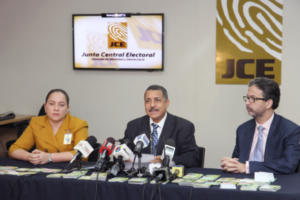 JCE informa observadores PC pueden retirar acreditaciones