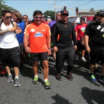 Raymond Arrieta camina 148 kilómetros para recoger dinero contra el cáncer