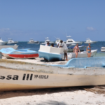 Adompretur respalda medida retiro de botes playa de Bávaro