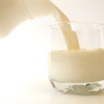 Identifican molécula de la leche que actúa como vitamina con grandes efectos