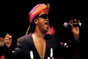 Carlinhos Brown cierra La Mar de Músicas con el público entregado al baile
