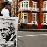 Presidente Ecuador tilda de «grosera e intolerable» la «amenaza» de R. Unido