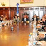 Presidente Medina prohíbe «gastos alegres»