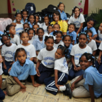 Primera Dama comienza entrega útiles escolares mediante «Operación Mochila»