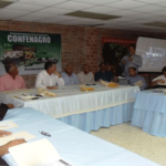 Productores de pollos y cerdos a favor de producir maíz y sorgo a nivel local