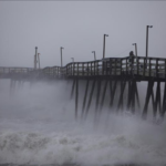 Tormenta tropical Leslie sigue su lento avance hacia el norte del Atlántico