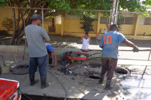 ASDE inicia limpieza filtrantes afectan a Escuela y negocios en Katanga, Los Mina