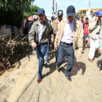 Medina recorre barrios Los Parceleros, La Bombita y La Nevera de Azua