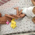 Gobernación SD entrega cheque a dos niñas con discapacidad y a joven con ceguera genética